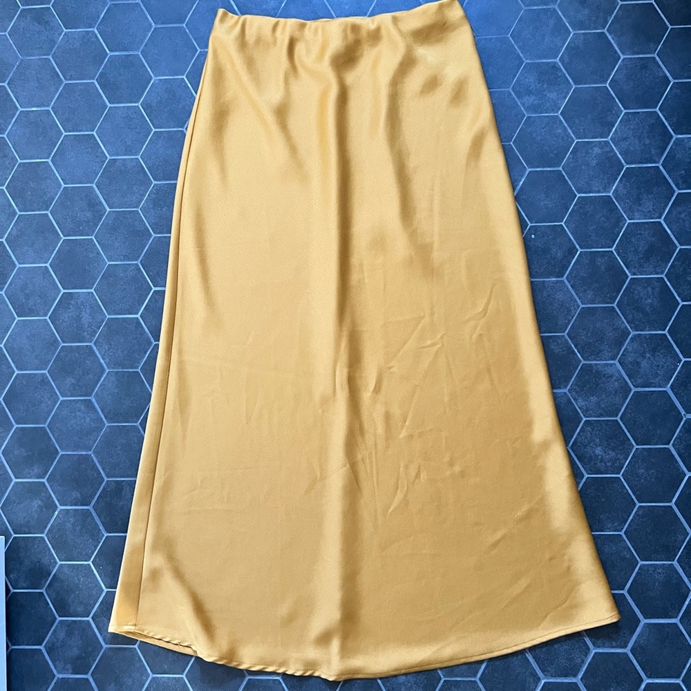 Flowy midi skirt in goldenrod. Lightweight and in great condition.